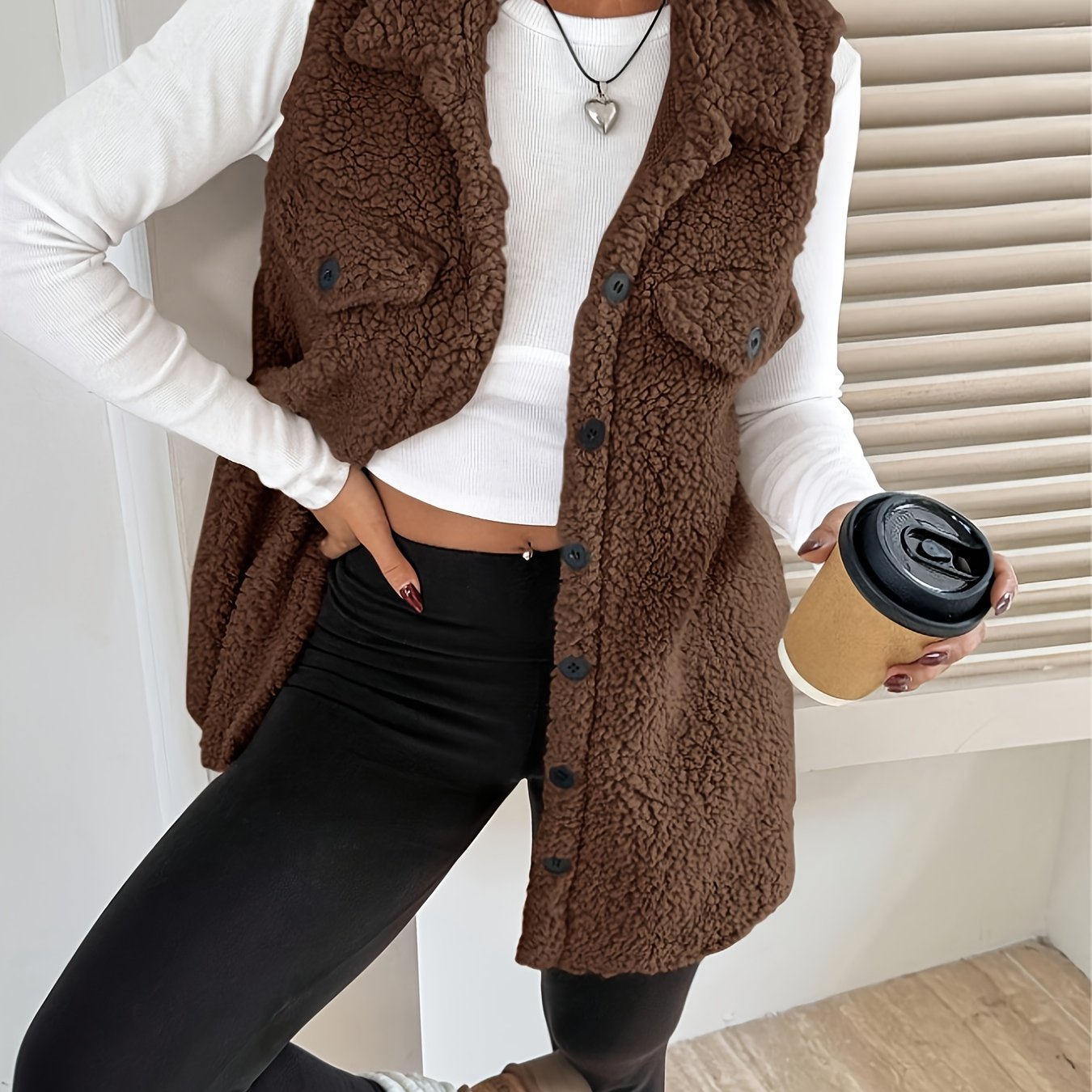 AURA | Elegantna volnena brezrokavnik